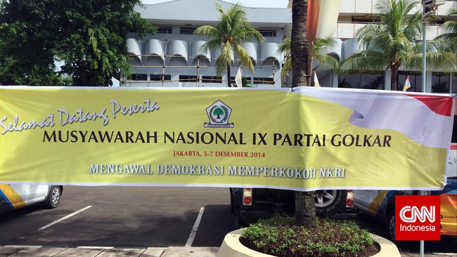 Musyawarah Nasional Golkar tandingan versi Tim Penyelamat Partai Golkar dibuka malam ini, Sabtu (6/12), dipercepat dari jadwal semula pada Januari 2015.