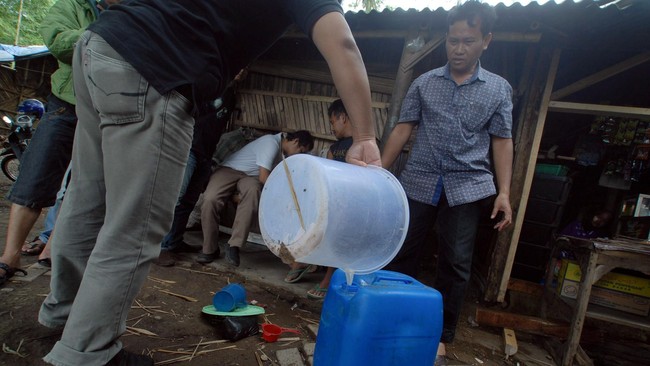 Racikan miras oplosan ini telah menyebabkan 21 orang  tewas tiga hari terakhir secara berturut-turut.