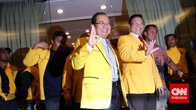 Golkar kubu Agung Laksono membantah buru-buru datang ke Kementerian Hukum dan HAM karena pagi tadi telah didahului oleh kubu Aburizal Bakrie.