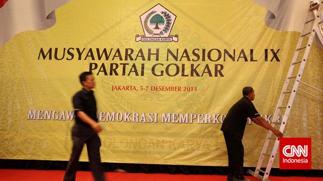 Pembukaan Munas Golkar di Jakarta, Sabtu (6/12) malam ini, ditunda sementara pelaksanaannya menunggu kehadiran Tjahjo Kumolo.
