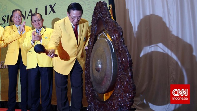 Anggota DPD Partai Golkar yang akan mengikuti Musyawarah Nasional tandingan di Jakarta akan terancam sanksi pemberhentian.