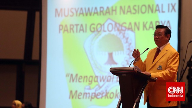Agung Laksono melaporkan dan mengkonsultasikan hasil Munas Jakarta kepada Wakil Presiden Jusuf Kalla yang juga mantan Ketua Umum Golkar.