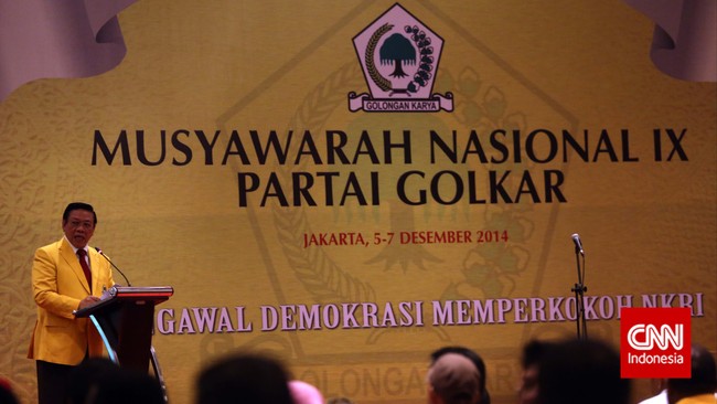 Ade Komarudin mewanti-wanti Agung Laksono untuk segera menghentikan munas di Ancol. Ade menyebut munas tersebut dengan istilah abal-abal dan oplosan.