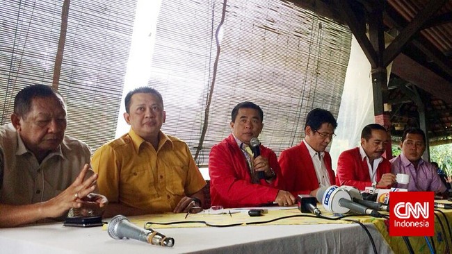 Munas Partai Golkar yang digelar kubu Agung Laksono di Ancol, Jakarta, dinilai tak sesuai dengan AD/ART. Mereka yang hadir bukan pemilik suara sah.