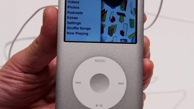 Sekelompok masyarakat menuntu Apple lantaran dianggap bertindak seenaknya terhadap pengguna iPod. Tapi tuntutan tersebut terbantahkan.