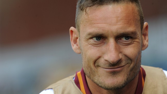Menyusul David Beckham, Paolo Maldini, dan Zinedine Zidane, kapten AS Roma Francesco Totti pun menurunkan bakatnya kepada sang putra, Cristian.