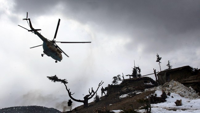 Militer Pakistan menewaskan buronan al Qaidah AS ketika melakukan serangan dini hari ke satu rumah persembunyian yang terletak di Waziristan Utara.&nbsp;