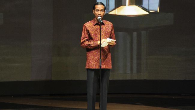 Jokowi mengundang sekitar 25 sineas untuk makan siang di Istana Kepresidenan. Ia ingin mendengar keluhan dan saran sineas atas industri perfilman nasional.