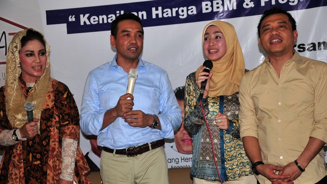 Partai Amanat Nasional punya 3 kandidat ketua umum: Hatta Rajasa, Zulkifli Hasan, Dradjad Wibowo. Dengan tiga calon, aklamasi kecil kemungkinan terjadi.