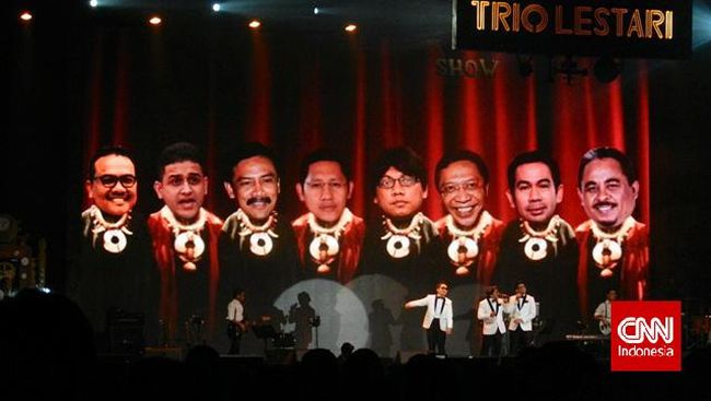 Konser Trio Lestari dipenuhi guyonan, dari soal pribadi, politik sampai SARA. Alhasil, para penonton pun dibuat terpingkal-pingkal.