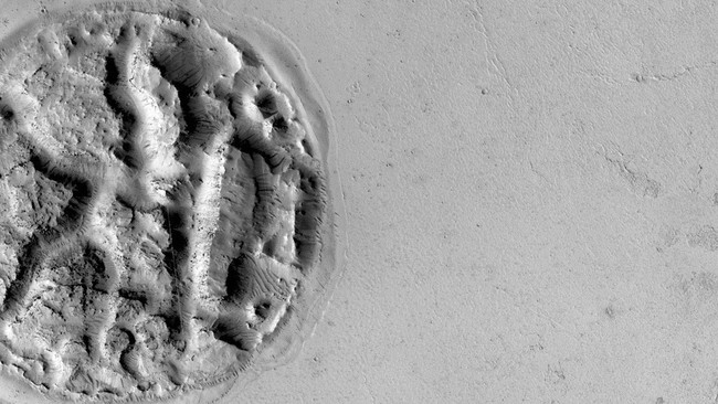 Ilmuwan antariksa dibuat kebingungan setelah melihat formasi aneh di kawasan bernama Athabasca Valles di Planet Mars.