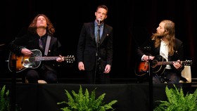 Brandon Flowers: Pasca Tragedi Paris, Musisi Jangan Gentar