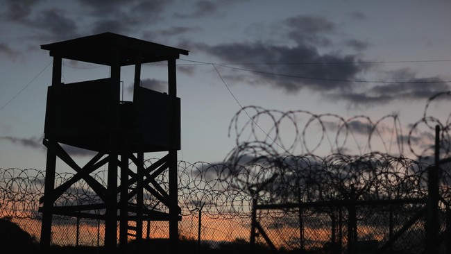 Pemerintah AS memindahkan enam tahanan Guantanamo asal Yaman ke Oman karena situasi keamanan negara asal mereka tidak memungkinkan mereka dipulangkan.