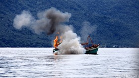 Enam Kapal Pencuri Ikan Asal Vietnam Ditenggelamkan di Batam