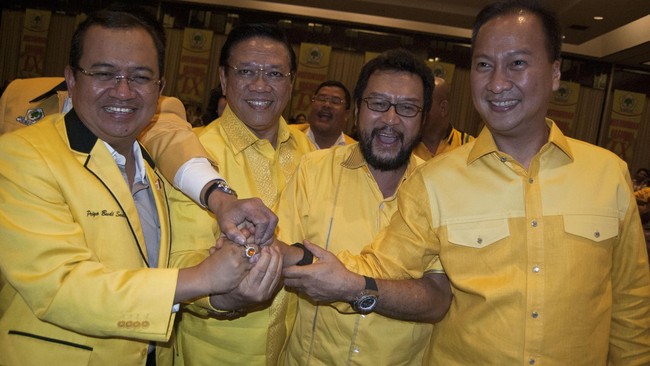 "Jadi tanggal 15, Agus dan Mekeng sudah berkantor menggantikan Ade Komaruddin dan Bambang Soesatyo," ujar Yorrys. 