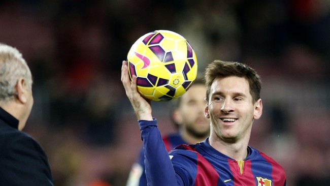 Meski berlaga untuk Chelsea, Cesc Fabregas ternyata sangat mengidolakan Lionel Messi yang disebutnya sebagai legenda hidup Barcelona yang sangat luar biasa.