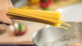Ilmuwan Ciptakan 'Pasta' Tertipis, 200 Kali Lebih Tipis dari Rambut