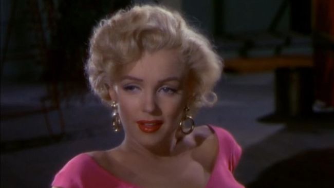 Semasa hidup, Aktris Marilyn Monroe juga membuat resolusi Tahun baru. Yang ingin diperbarui bukan semata fisik, melainkan juga isi kepalanya.