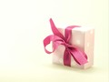 5 Ide Kado Pernikahan untuk Teman