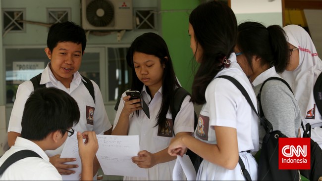 Menristekdikti mengatakan nilai rapor sering direkayasa oleh karena itu indeks integritas sekolah diandalkan untuk penilaian SNMPTN.