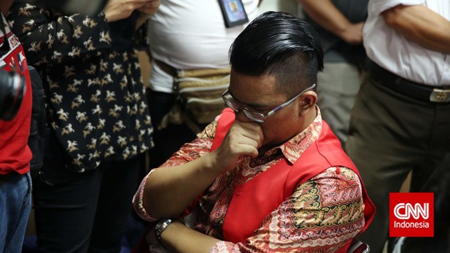 Tak seperti Assyifa, Ahmad Imam Al Hafidt tampak tenang saat hakim menjatuhi hukuman 20 tahun penjara untuk dirinya.