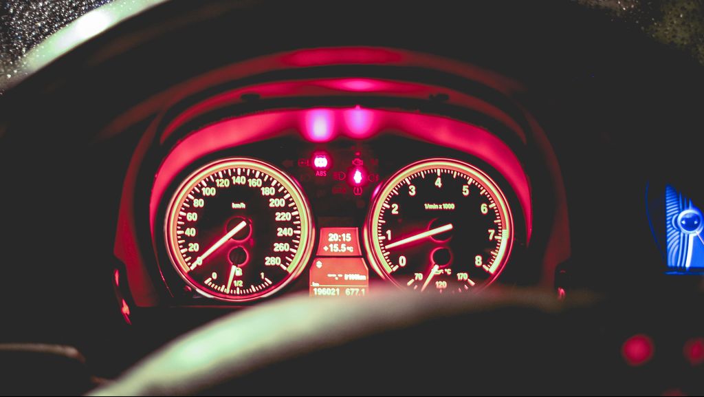 Viral Konvoi Mobil Aksi Zig-zag di Tol Becakayu, Polisi Turun Tangan