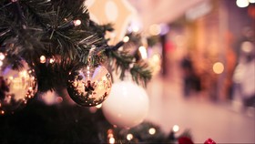 Ornamen Natal Dijual Bebas di Arab Saudi