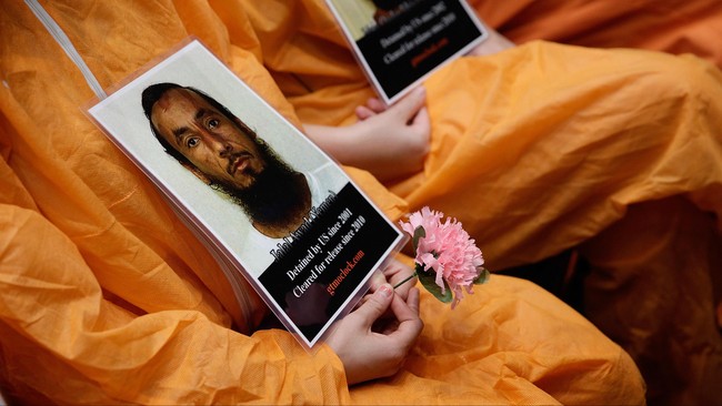 Pentagon telah menerbangkan lima tahanan Guantanamo ke Kazakhstan. Para mantan napi tersebut telah mendekam lebih dari satu dekade di Guantanamo.&nbsp;