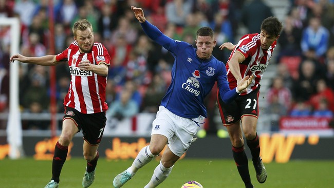 Gelandang muda Inggris yang bermain di Everton, Ross Barkley, diisukan sedang diincar oleh juara bertahan Liga Inggris musim lalu, Manchester City.
