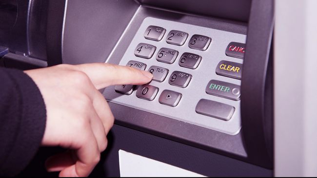 Apakah bisa mengambil uang di atm dengan pin orang lain