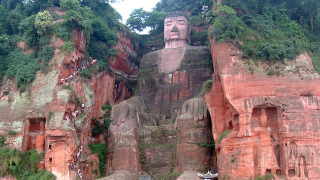 Umat beragama membangun patung-patung religi yang memesona, ini adalah daftar 10 patung termasyhur umat Hindu, Buddha dan Kristen di dunia.