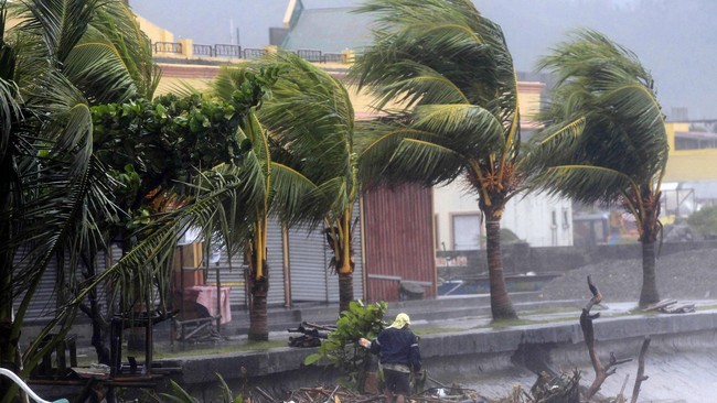 Filipina mengevakuasi ribuan orang di daerah timur laut pulau Luzon, kurang dari 24 jam sebelum topan kuat diperkirakan akan menerjang pada Minggu pagi.
