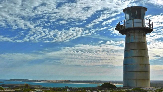 Bagi yang sedang berminat mencari pekerjaan, ada lowongan menjaga mercusuar di salah satu pulau 'kesepian' di Australia.