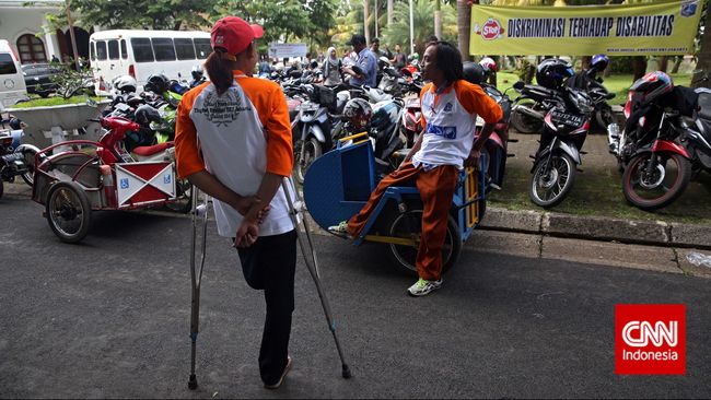 Penyandang Disabilitas Mencari Keramahan Transportasi Umum Banyaknya transportasi umum yang memudahkan perjalanan masyarakat ternyata tidak diikuti dengan kebutuhan perjalanan para disabilitas.