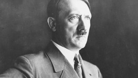 'Adolf Hitler' Kembali Berkeliaran di Jalanan Jerman