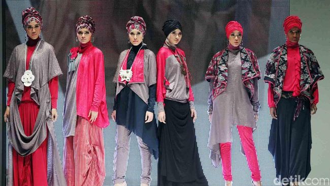 Ketika memilih busana untuk silahturahmi, Anda tak bisa hanya berpatokan pada model dan juga warnanya saja.