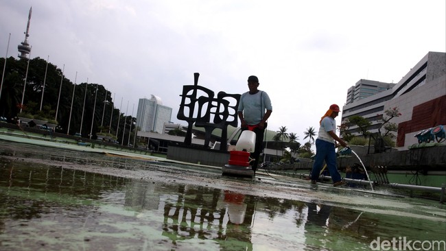 Meski anggaran belum diketahui, DPR sudah melombakan desain komplek parlemen dengan hadiah Rp 300 juta untuk juara pertama.