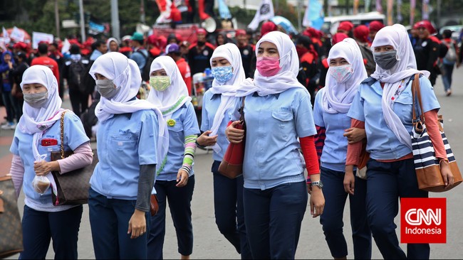 Komnas Perempuan menyebut RUU Ciptaker menurunkan standar perlindungan terhadap buruh, khususnya buruh wanita.