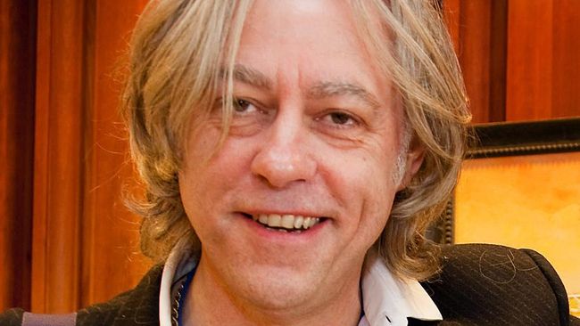 Lagu Do They Know It&rsquo;s Chrismas yang diciptakan Bob Geldof dan dibawakan proyek Band Aid 30 dianggap berlebihan dan pembodohan budaya.