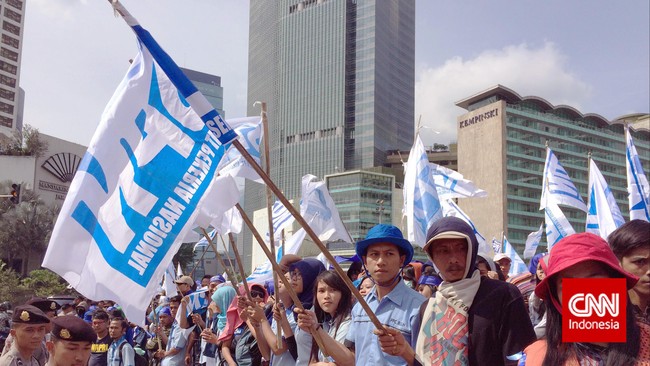 Ahok menilai demo buruh hari ini masih tidak dapat memberikan alasan yang jelas atas tuntutan kenaikan UMP yang diajukan.