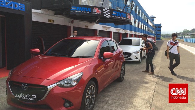 Meski penjualan lesu dan pasar juga menurun, PT Mazda Motor Indonesia tak tertarik melirik bisnis mobil murah atau low cost green car (LCGC).