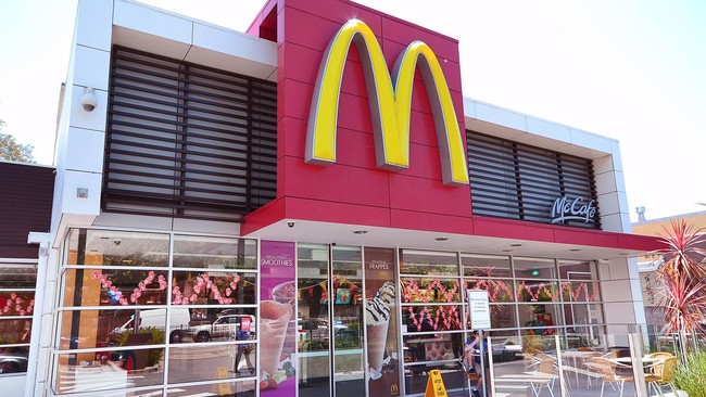 CEO McDonald's Chris Kempczinski menuding adanya misinformasi sehingga perusahannya terdampak boikot produk pro Israel.