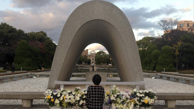 Seorang warga Hiroshima menghabiskan waktu 20 tahun mencari keluarga tawanan Perang Dunia II yang menjadi korban bom atom di Hiroshima dan Nagasaki.