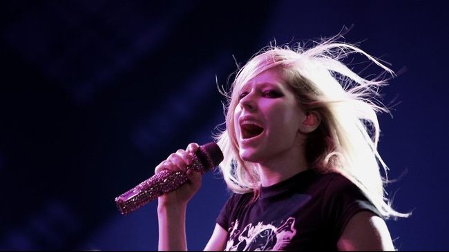 Cerita Avril Lavigne Soal Album Terbarunya, Love Sux