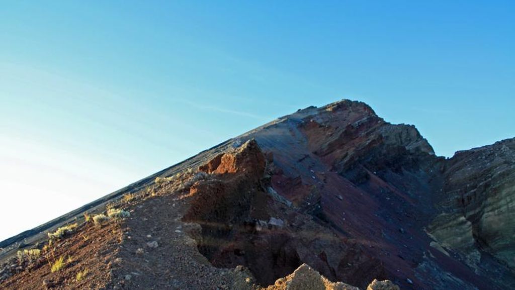 Pendaki Dilarang Keras ke Puncak Selatan Gunung Rinjani, Ini Alasannya