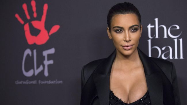 Meski sudah mendapatkan peringatan akan keselamatan, Kim Kardashian masih kukuh ingin menambah momongan.