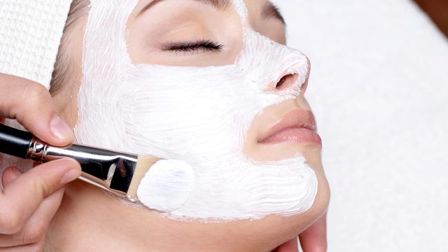 Masker wajah akan membantu Anda untuk bisa menjaga kulit agar tetap berkilau sekaligus menghilangkan stres.
