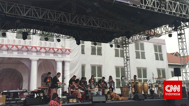 Di bawah panggung megah Jazz @Kota Tua, terdapat penjara yang pernah membekap kebebasan Pangeran Diponegoro, Cut Nyak Dien, dan Untung Suropati.