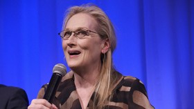 Meryl Streep Bela Protes Russel Crowe Tentang Usia Aktor