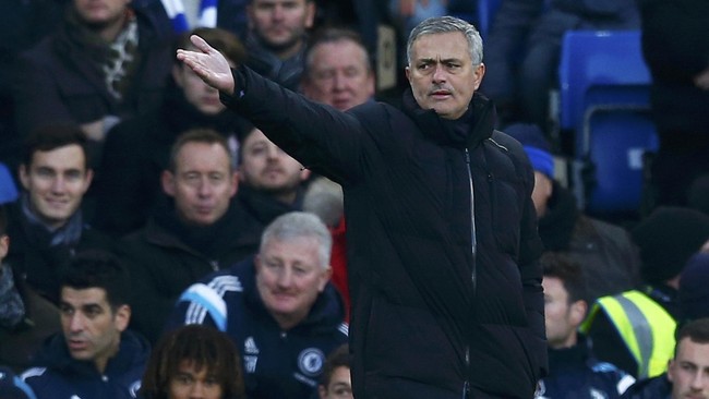 Mourinho membela pemainnya yang dituduh melakukan diving saat melawan Hull City semalam.